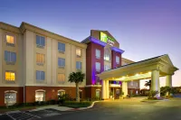Holiday Inn Express & Suites Uvalde Отели в г. Ювалде