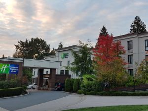 Holiday Inn Express & Suites Surrey