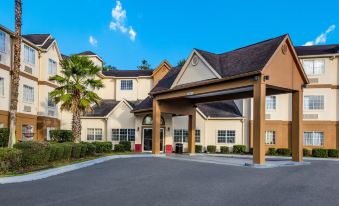 Red Roof Plus+ & Suites Savannah - I-95