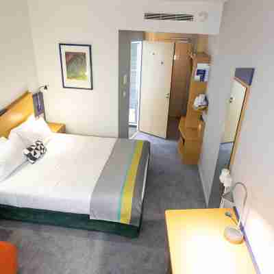 Holiday Inn Express Arras Rooms