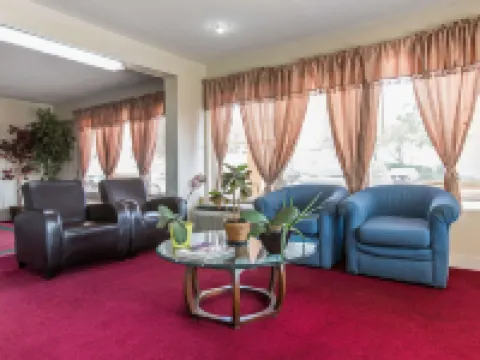 โรดเวย์ อินน์ แมริเอตตา ใกล้ ดอบบินส์ เออาร์บี โรงแรมในมาเรียตตา