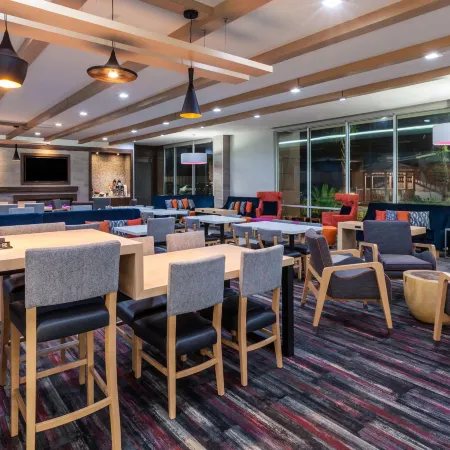 La Quinta Inn & Suites by Wyndham Houston East at Sheldon Rd
