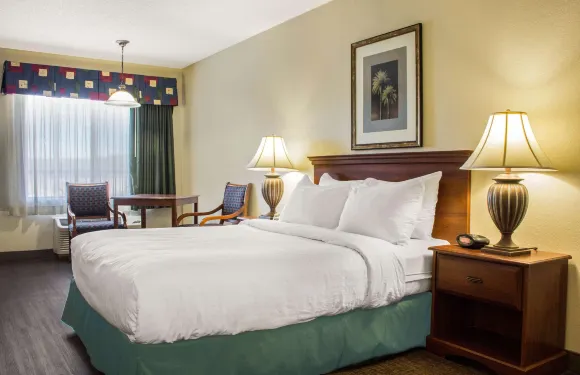 本森 I-10 公路 304 號出口凱藝酒店