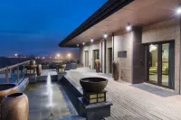Crowne Plaza Xuzhou Dalong Lake - Airport Shuttle