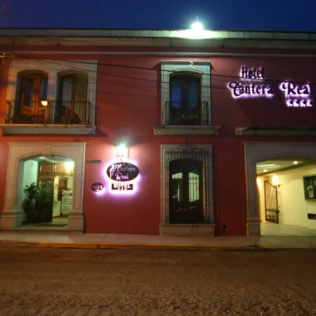 Hotel Cantera Real