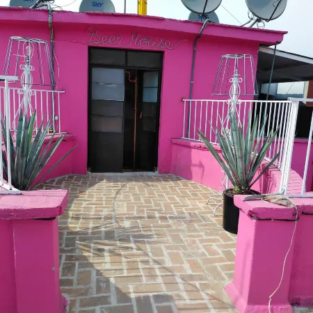 Mala Vecindad Beer Hotel Отели рядом с достопримечательностью «Театр «Алдама»»