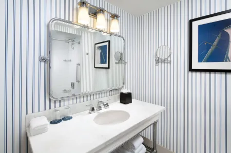 Sheraton San Diego Resort Отели рядом с достопримечательностью «REV»