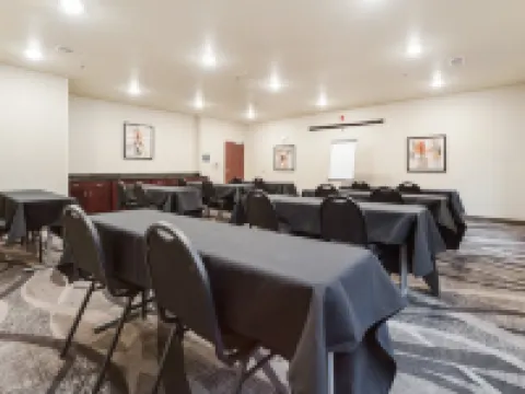 Cobblestone Hotel & Suites - Cozad Hotels in Dawson County
