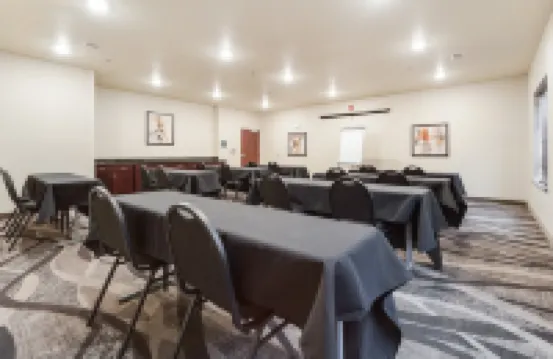 Cobblestone Hotel & Suites - Cozad