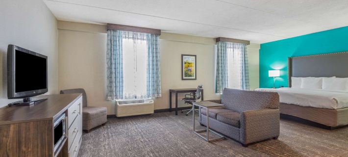 La Quinta Inn & Suites by Wyndham Jamestown Hotels in Chautauqua County