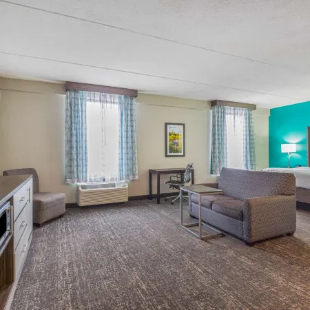 La Quinta Inn & Suites by Wyndham Jamestown