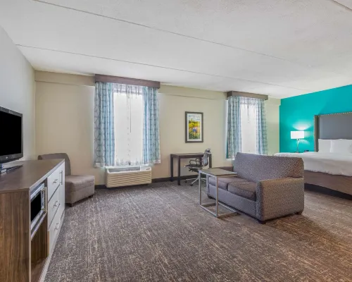 La Quinta Inn & Suites by Wyndham Jamestown Hotels in Chautauqua County