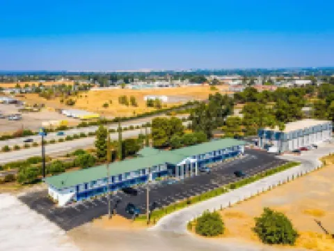 雷德布拉夫戴斯酒店 雷德布拉夫酒店