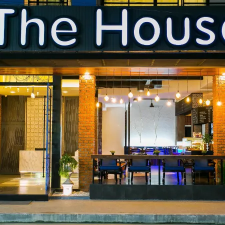 The House Patong Отели рядом с достопримечательностью «Стадион для бокса Бангла»