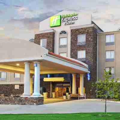 Holiday Inn Express & Suites Searcy Hotel Exterior