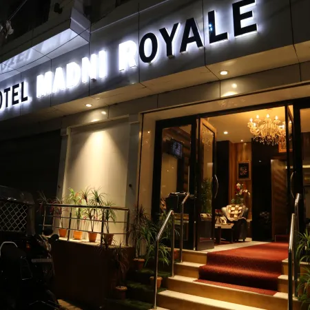 Hotel Madni Royale (50 Mtrs from Dargaah), Ajmer Отели рядом с достопримечательностью «Даргах Шариф»
