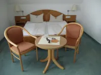 Weinhotel Kienle Các khách sạn ở Knoringen