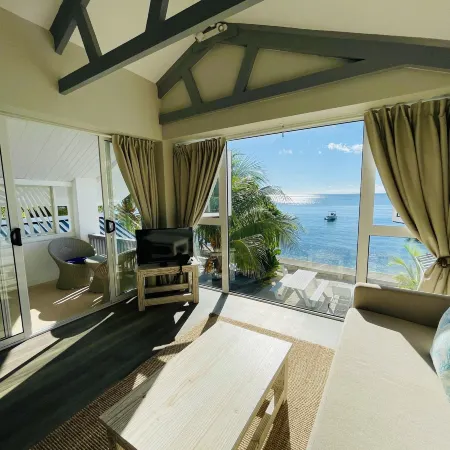 Le Nautique Luxury Beachfront Apartments