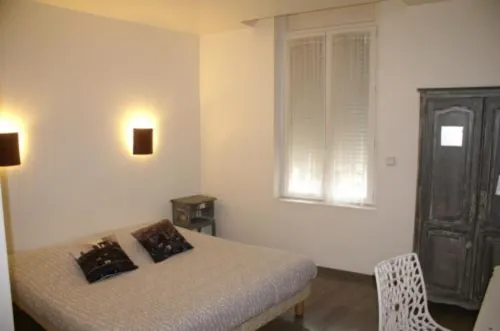 Hotel le 5 Hotels in Martigues
