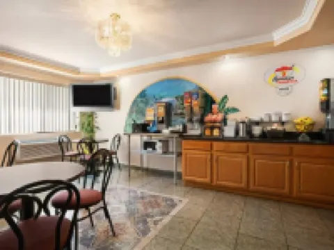 Super 8 by Wyndham Chico