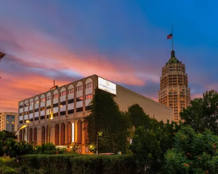 Riverwalk Plaza Hotels in Bexar County