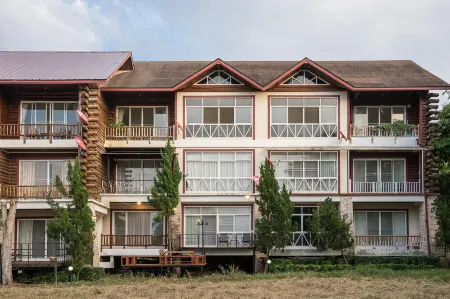 Golf View Suite Private Apartment Khao Yai Отели рядом с достопримечательностью «Wat Kaeng Klang Dong»