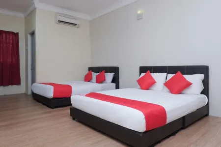 Hotel O Kay Inn Kerteh Отели рядом с достопримечательностью «Pantai Muara Sungai Kerteh»