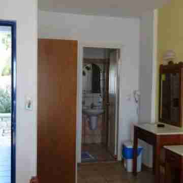 Hermes-Ios Rooms to Let Rooms