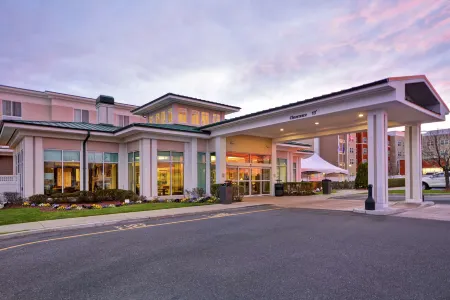 Hilton Garden Inn Riverhead Отели в г. Калвертон