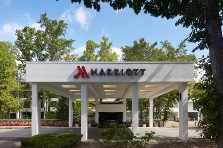 Marriott Park Ridge Отели рядом с достопримечательностью «Ветеранс Парк энд Плейграунд»