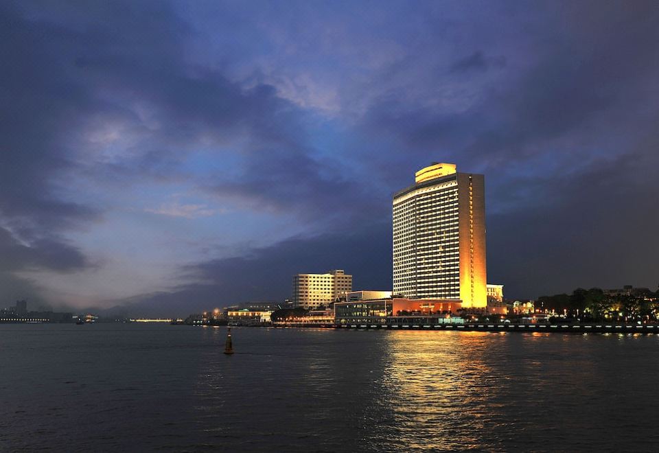 5. 화이트 스완 호..