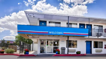 Motel 6 Gallup, NM Отели в г. Гэллап