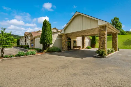 Americas Best Value Inn and Suites Independence Отели в г. Гэп Сивил