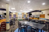 SureStay Hotel by Best Western Bardstown General Nelson - breakfast