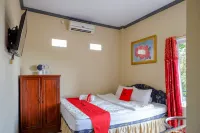 RedDoorz @ Hotel Aulia Majene Hotels in 