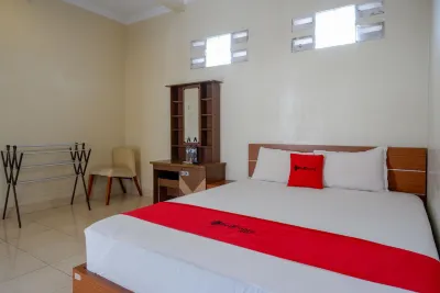 RedDoorz Plus @ Jalan Parangtritis 2 Hotel di Bangunharjo