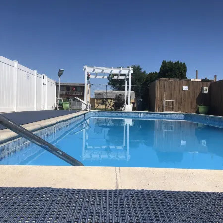 Super 8 by Wyndham Ontario