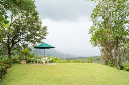 Glenross Living - A Collection of 7 Private Pool Villas and 3 Colonial Suites Отели рядом с достопримечательностью «Sri Kannangararamaya»