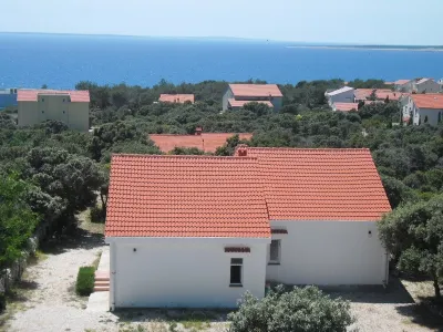 Home with a Private Terrace in a Quiet Area, Near the Sea