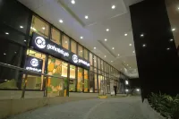 Go Hotels Ortigas Center Manila Отели рядом с достопримечательностью «Парк Пасиг Рейнфорест»