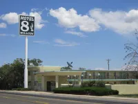 Motel 8 Willcox - parking