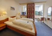 Hotel-Restaurant Konditorei-Café Ketterer am Kurgarten Hotels in Schönwald im Schwarzwald