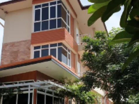 Yenjit Resort Hotels near Wat Sothon Wararam Worawihan