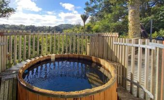 The Kauri Retreat - Sea Views & Spa Pool