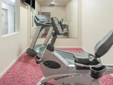 Days Inn by Wyndham St Peters/St Charles Отели в г. О'фаллон