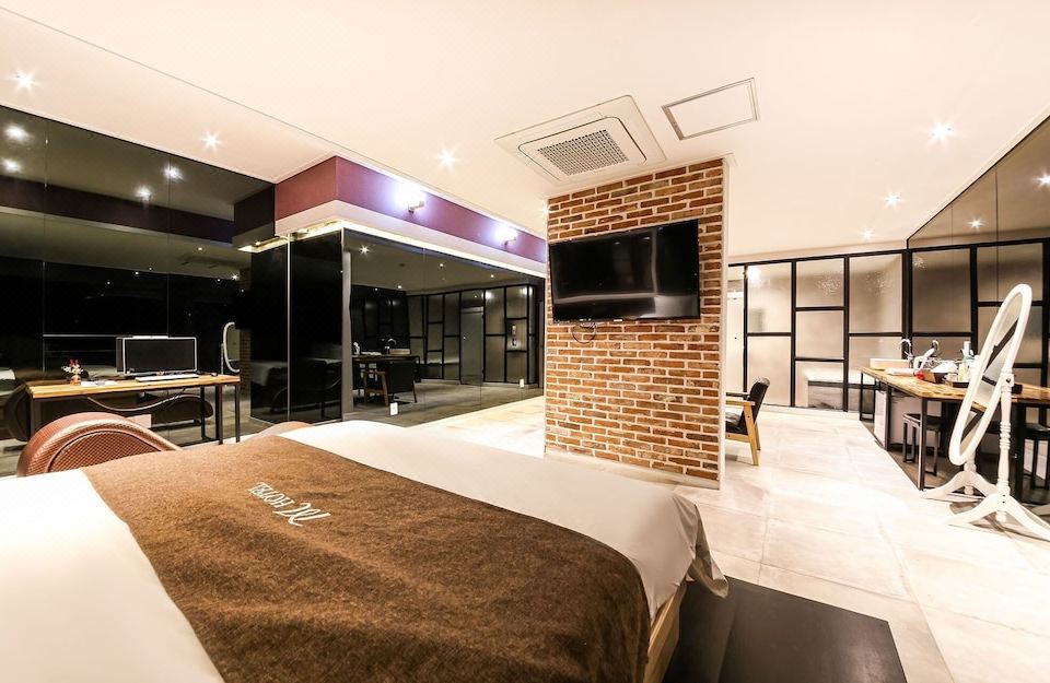 Gimje M Hotel Drive-IN - Housity
