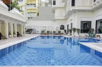 Swaroop Vilas - Lake Facing Boutique Hotel - Pools