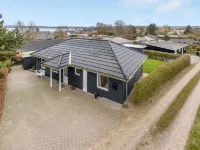 "Aloisia" - 300m from the Sea Hotels in Broager