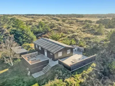 "Thorkil" - 800m from the Sea