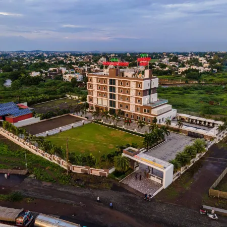 Hotel Chandradeep Regency